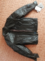 Продам кожаную куртку с защитными вставками